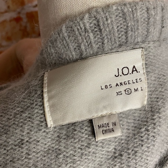 JOA Los Angeles Breathe Easy Gray Cold Shoulder Angora Sweater Small Fuzzy - Picture 8 of 9